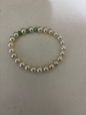 Freshwater Pearl Stretch Bracelet with Green Accent Beads 6.7in